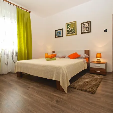 Fuer 5 Personen Ca 70 Qm In Pula, Istrien Istrische Riviera Apartment *